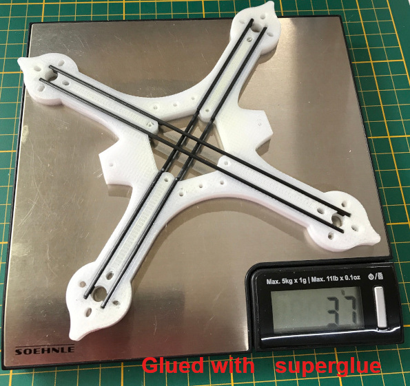 mit dünnem Sekundenklebet verklebt / 37gr