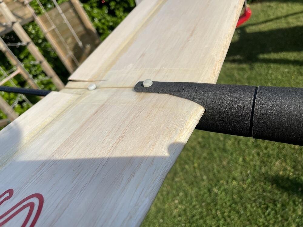 Vom Kunden geändertes Haubenteil. Gute Idee, die Schraube zu integrieren.