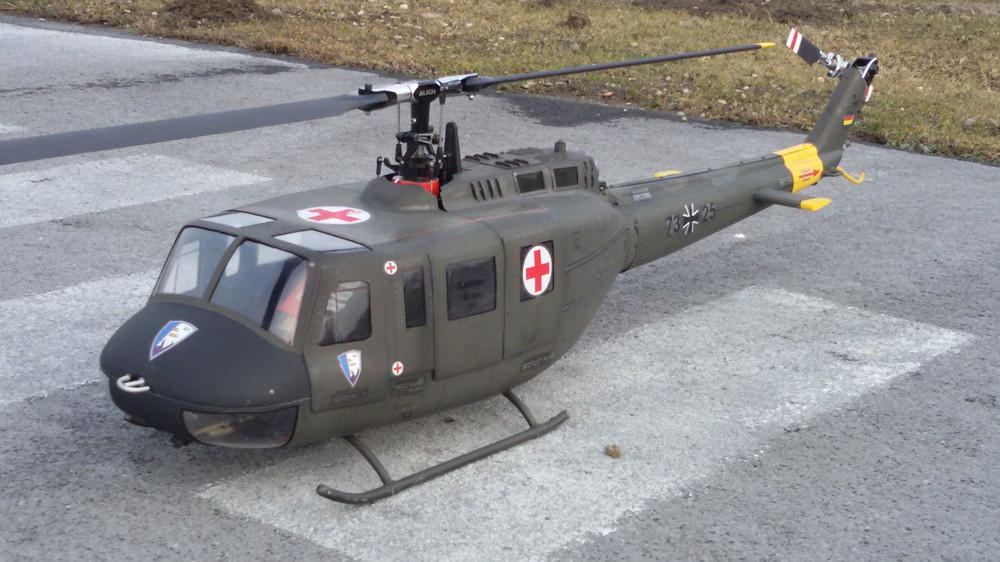 habe ihren Rumpf in einem T-Rex 550 verbaut, hat super gepaßt.   mfg Johann Schmied