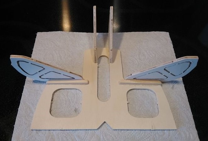 10 Spanten mit Hilsleisten angeklebt (12)