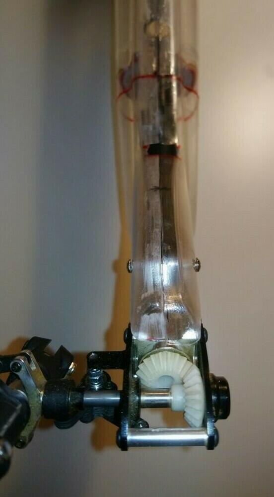 111 ... abnehmbar - um den Heli auch ggf. zu bearbeiten oder ein zu stellen (111)