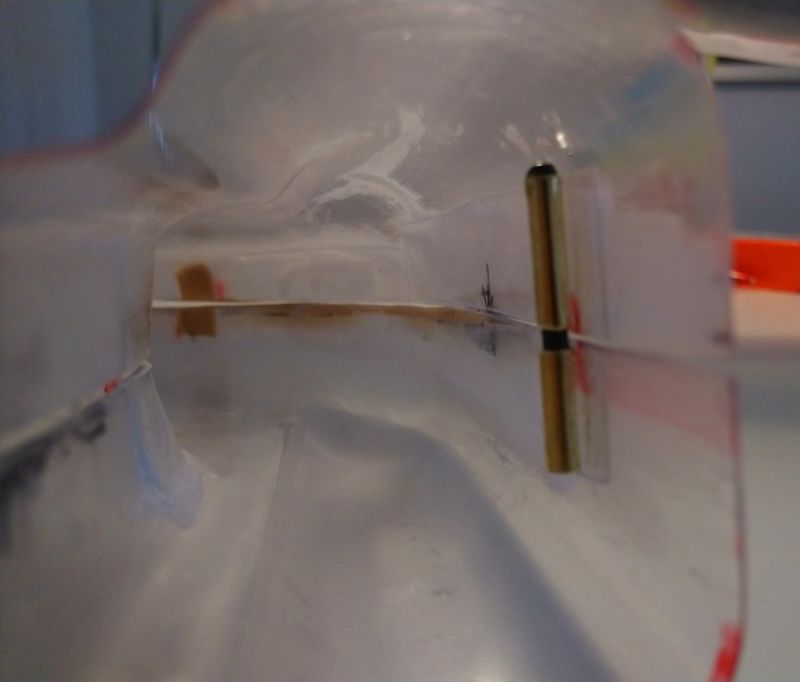 121 ...und fixiert die Hälften - es kommen noch Magnete hinzu (121)