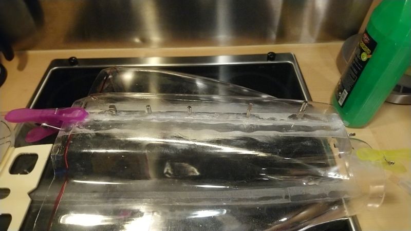 13 Rumpfhälften verkleben - mit Magneten und Wäscheklammern fixiert (18)