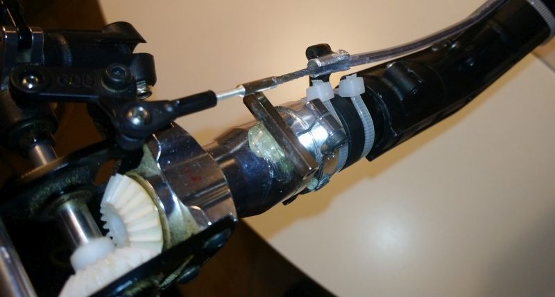 136 ... an einem original Halter fest geklebt - diese ist noch lose....(136)