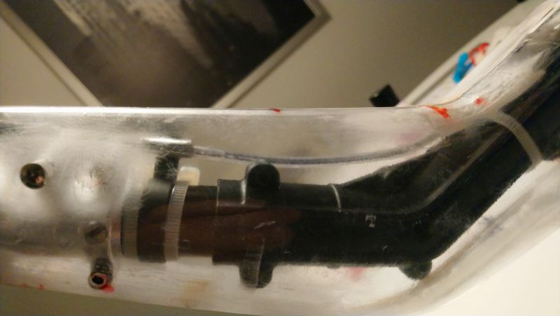 143 zug gefettet und mit Funke den Heckrotor-Pitch ausprobiert - läuft hervorragend (143)