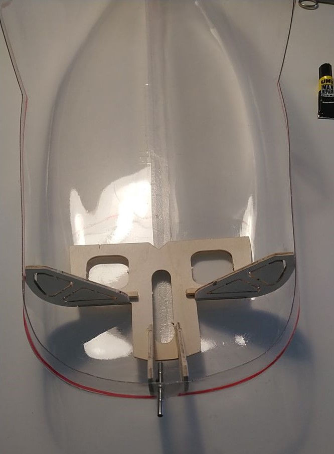 15 vordere Grundplatte zum Einpassen-Rumpfhälften bereits verklebt (15)