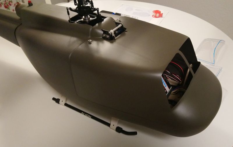 215 Haube bereits lackiert und Frontscheiben ausgeschnitten (215)