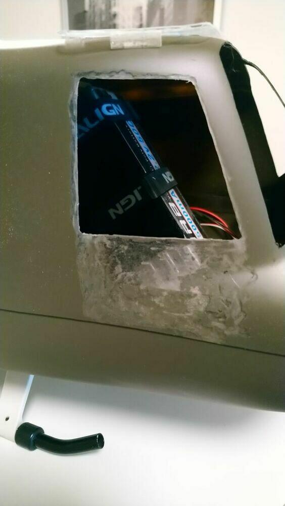 220 Ausschnitt für Fenster in Türe (220)