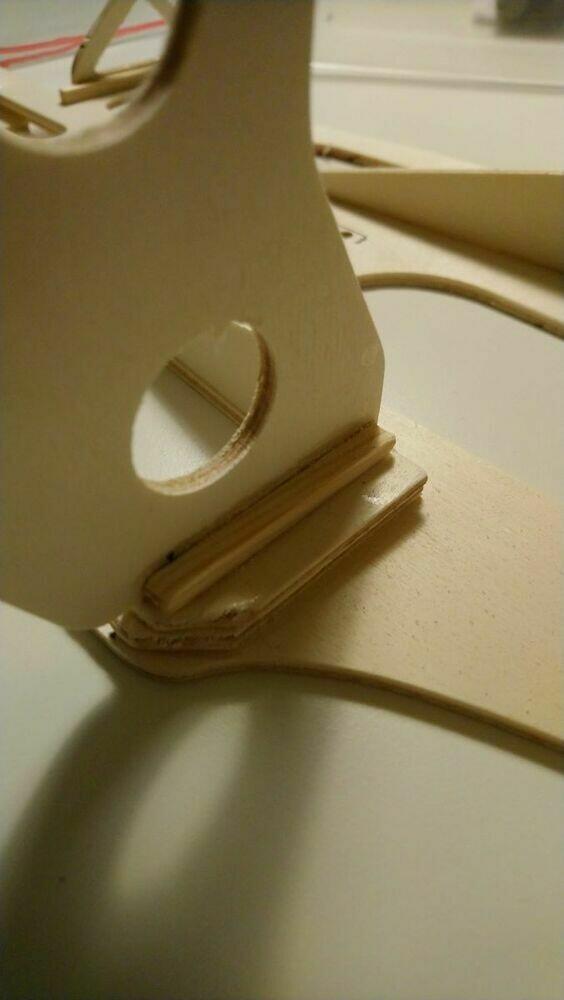 25 vordere Spanten wurden 2-fach unterlegt (25)