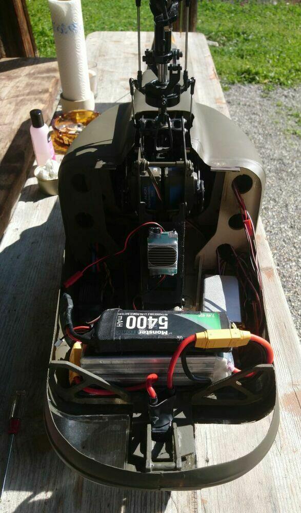 287 Innen alles neu sortiert und die Spanten in Tarnfarbe [bis auf rechts] (287)