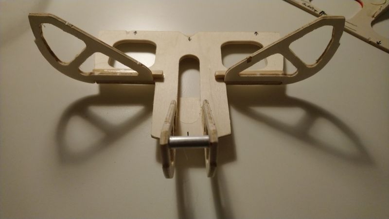 40 Rhr zur Stabilisierung - innen sind 2 Neodym-Magnete - später als einer der Haubenverschlüsse (40)