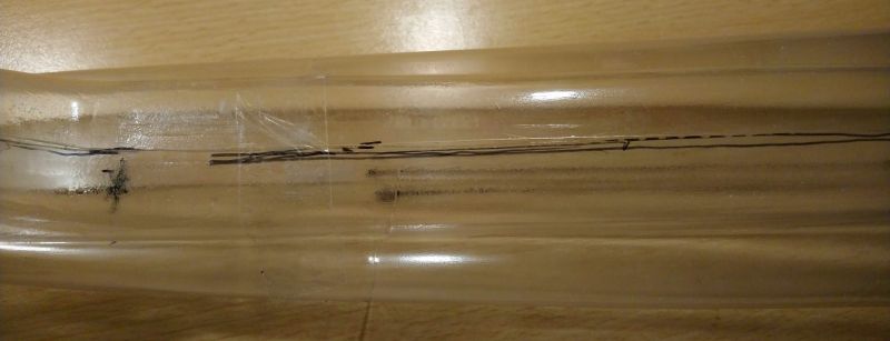 62 ...mit einem langen Schnitt mit mini-Trennscheibe passend geschnitten (62)