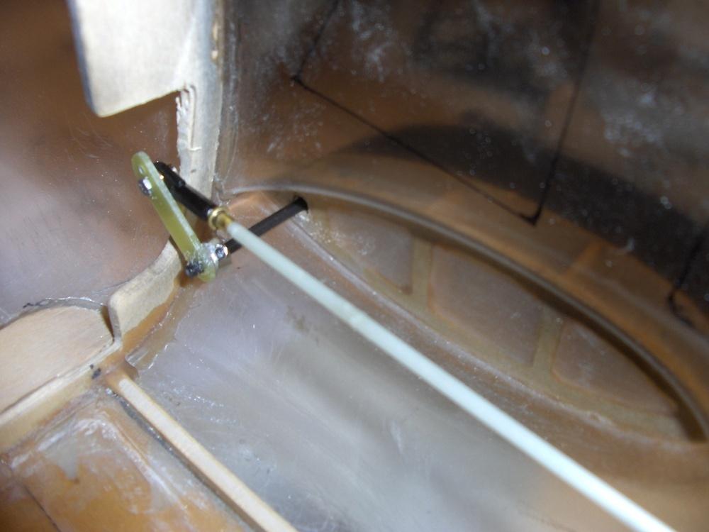 Fahrwerksanlenkung hinten eingefahren