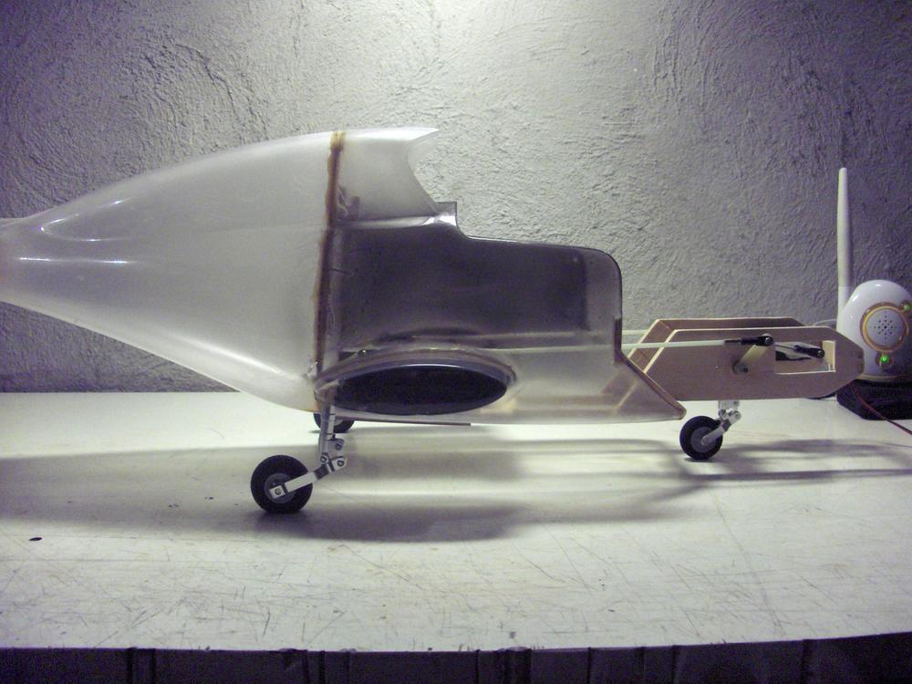 Rumpf Fahrwerkausgefahren belastet