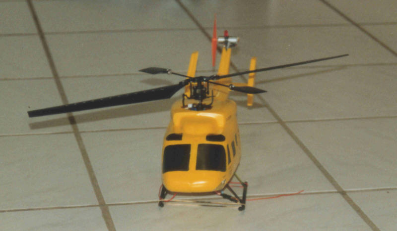 Es ist ein Fun Piccolo von Ikarus mit dem Brushless Antrieb EHS B20-2530-37S
mit 9er Ritzel, Akku E-Tec 1200, einem Empfänger ACT Micro 35MHz und einem
Master 08-B-Heli Regler. Die Flugzeit beträgt 15-20 min bei einem Gewicht
von 307g mit dem von ...