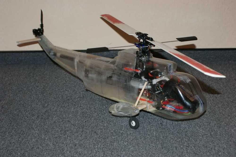 Hier noch mit Heckumbausatz für 450er, daher ein wenig zu lang. Wird noch auf Heckumbausatz für 400er geändert, dann passt es prima.