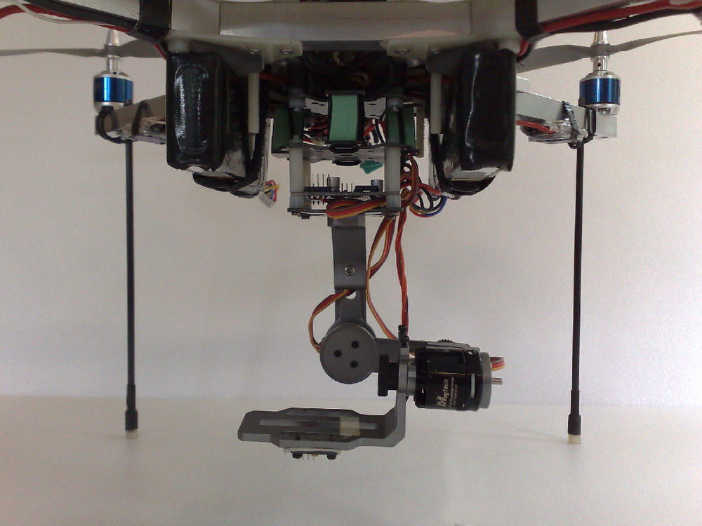 Brushless-Gimbal mit Board und 2-stufiger, harter und weicher  Gummilagerung.