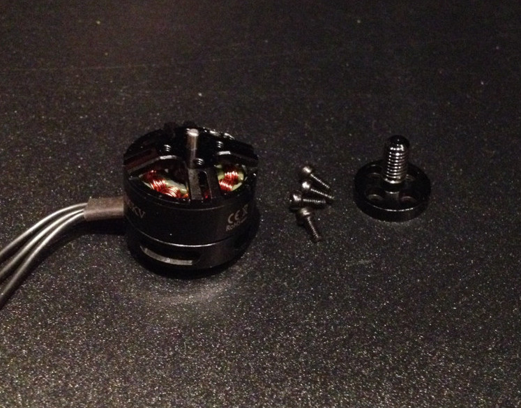 Die kurzen Schrauben für den Prop-Adapter