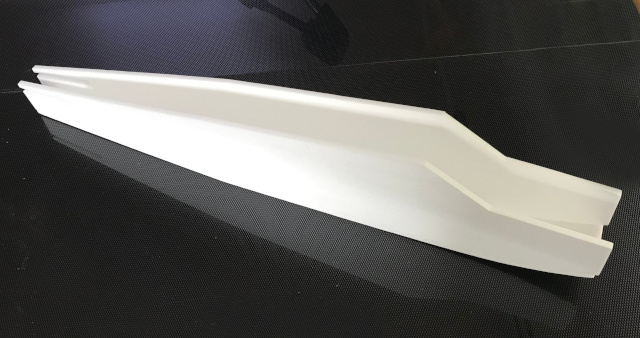 Rumpfseitenteile auf den Rumpfboden kleben