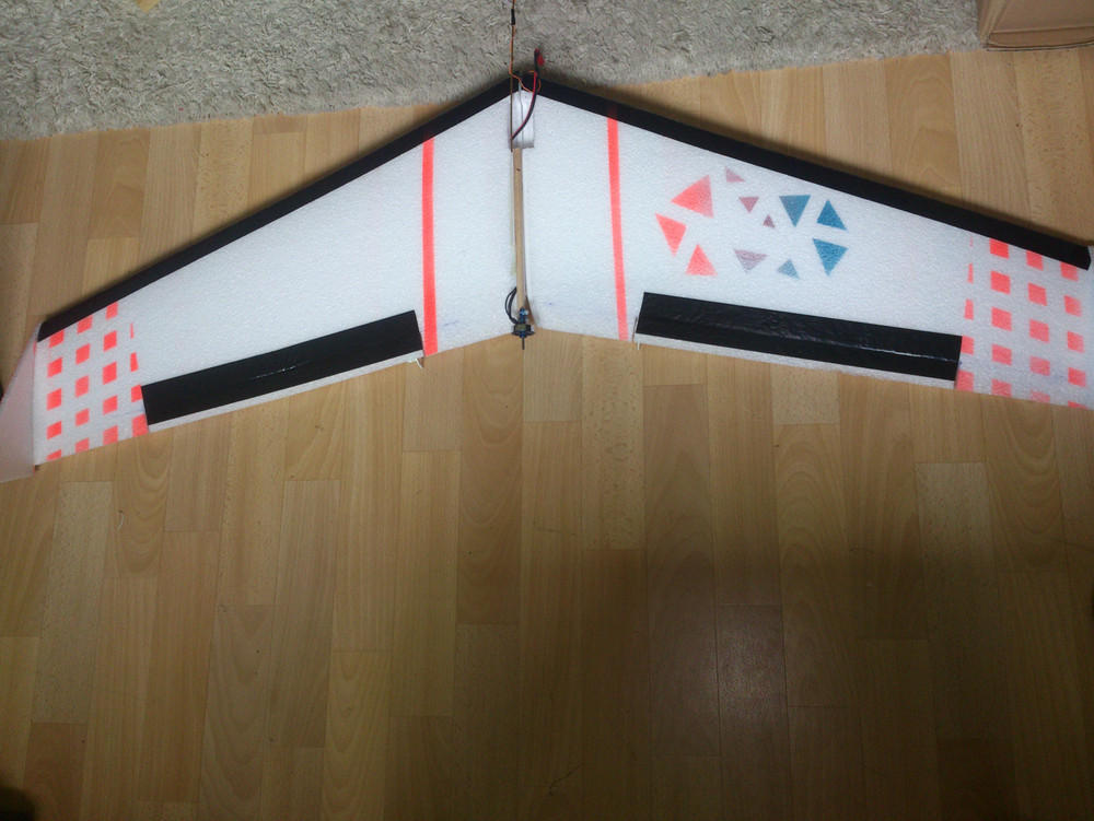 In der Zwischenzeit habe ich den NanoWing120 zusammengebaut und ein bisschen ....