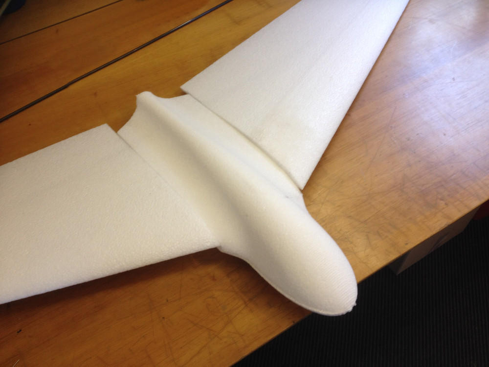 Schlitz fürZwischenstand: Steckungsrohre weiter solange anpassen, bis der Ansatz Flügel <-> Rumpf passt.