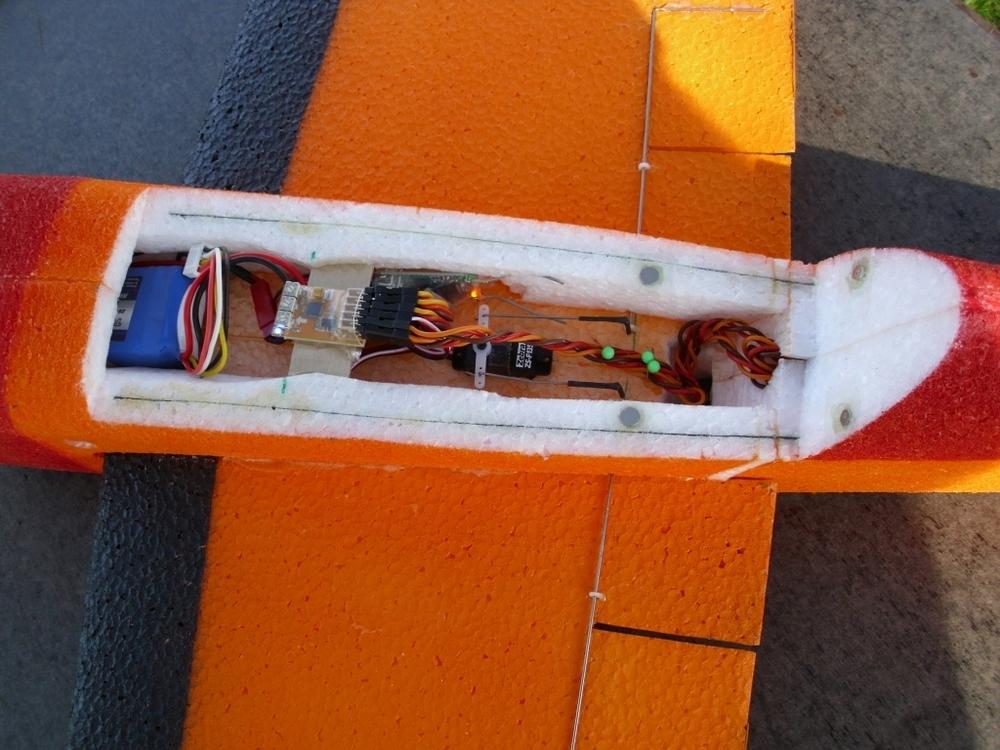 Hallo Herr Causemann, anbei ein paar Bilder der Sbach 80cm Spannweite die ich letzte Woche bei Ihnen gekauft habe.