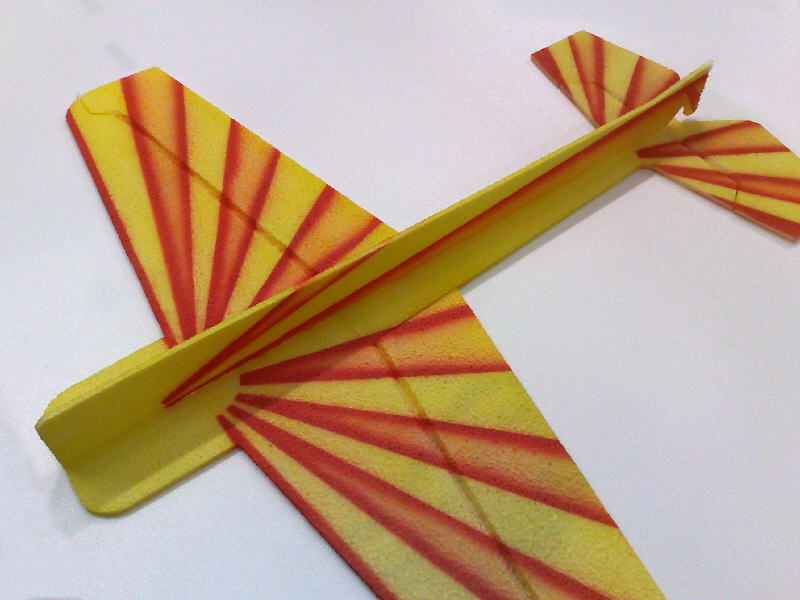 Rumpf-Unterteil ankleben