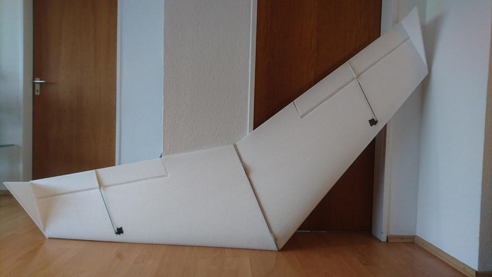 Kundenmodell: Spannweite 2,4m Fluggewicht 1,5 kg Kohleholm und Flachprofilverstärkungen an der Unterseite